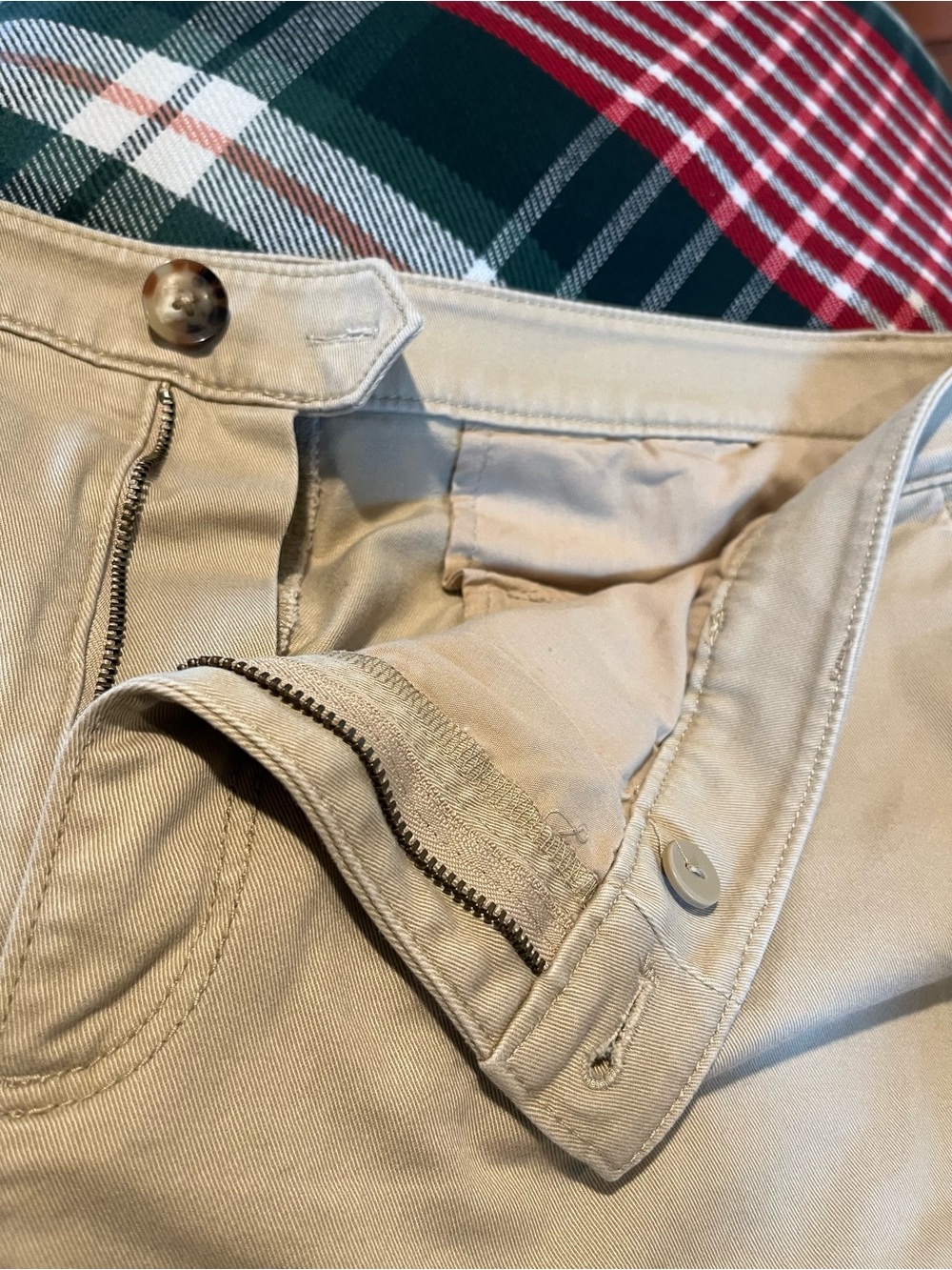 Women’s Loft Cargo Pants in Khaki - Picture 8 of 9